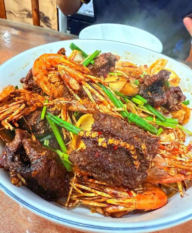 队报:里昂即将签下丹麦中场比斯特鲁普,转会费1000万欧