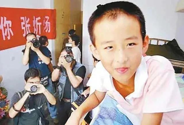 下滑得有点那快，卡塞米罗3次被过全场最高+5次丢失球权