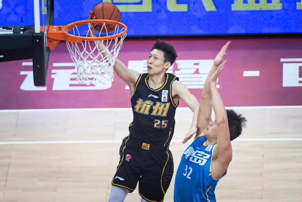 骑士休赛期调整阵容冲总冠军