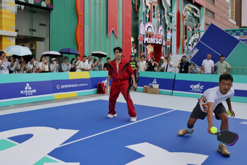 尼克斯夺冠!布伦森45+3大功臣,文班19+14创纪录,福克斯成罪人
