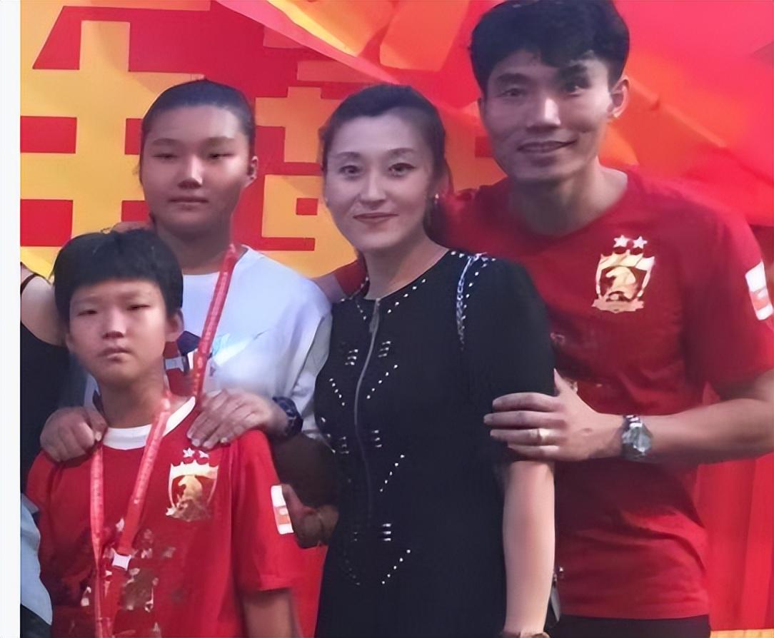 帕金斯直言马刺该送走福克斯，合同与哈珀崛起让球队无路可选