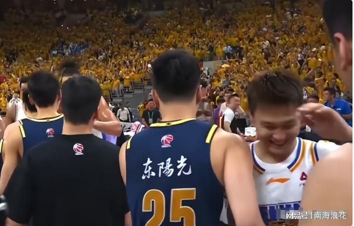 三万一张票，下不去手！尼克斯球迷攻陷圣城
