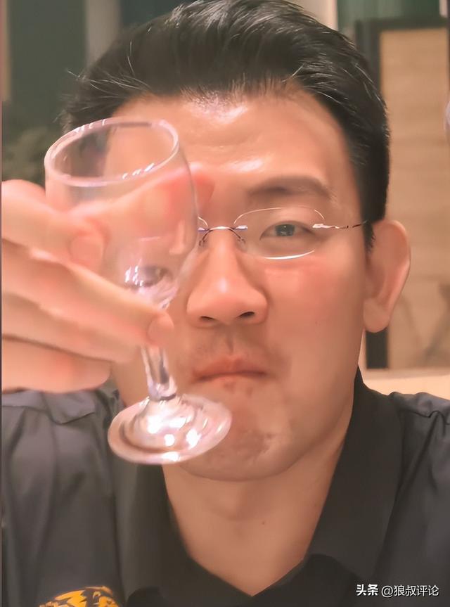 火箭一夜4消息！范乔丹降薪+伊森4年8000万？谢泼德距主控差一步