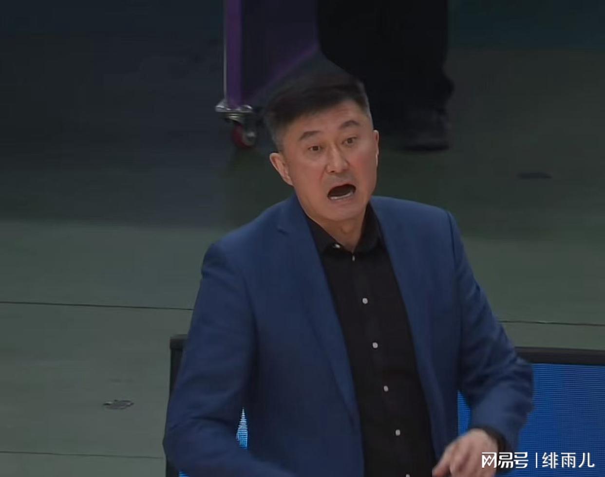 字母哥争夺战,又一匹黑马杀出!森林狼欲五换一,准备组欧洲双塔