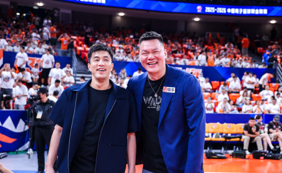 马刺主帅谈福克斯被批评：我不看社媒也不在乎，对他有100%信心