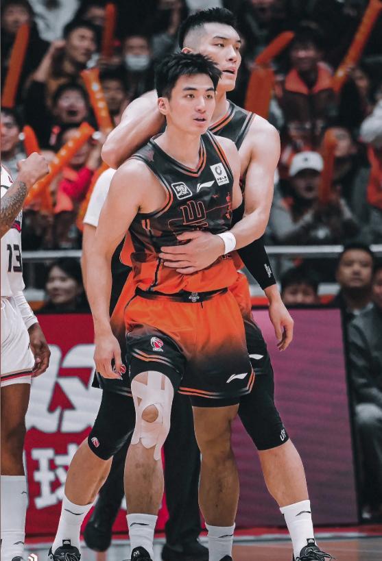 U17男篮虐委内瑞拉！张懿赵杰+2将齐爆，多人贡献，吕飞燕下替补
