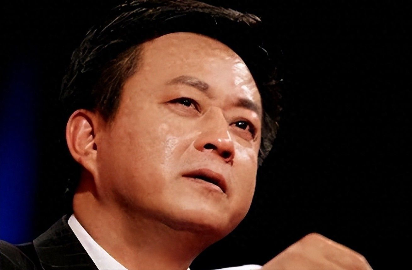 记者：费内巴切仍在和曼城谈阿克转会费，预计700万+150万镑