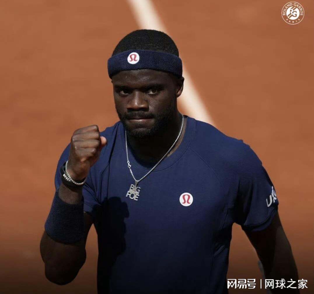 罗马诺：纽卡接近签下阿贾克斯18岁中场斯图尔，总价超2500万欧