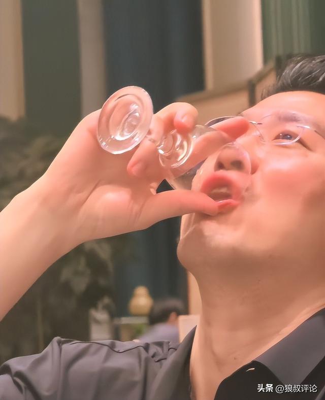 曼晚：加斯科因当年为钱拒曼联选热刺结果后悔终身，M费要注意了